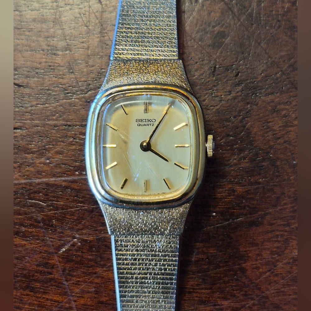VTG Working Seiko Silver Quartz watch Womens Small Gold Tone